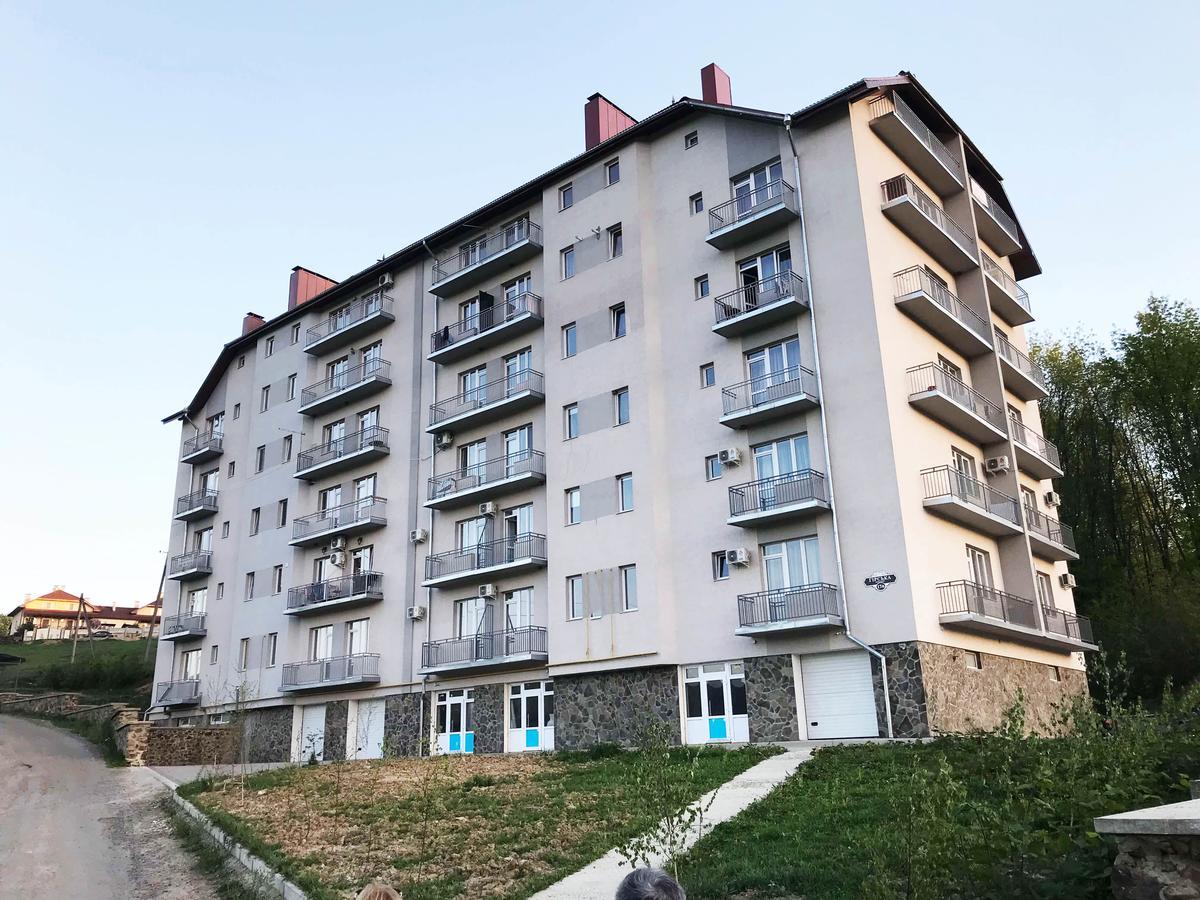 Neopolis Hotel Polyana  Bagian luar foto