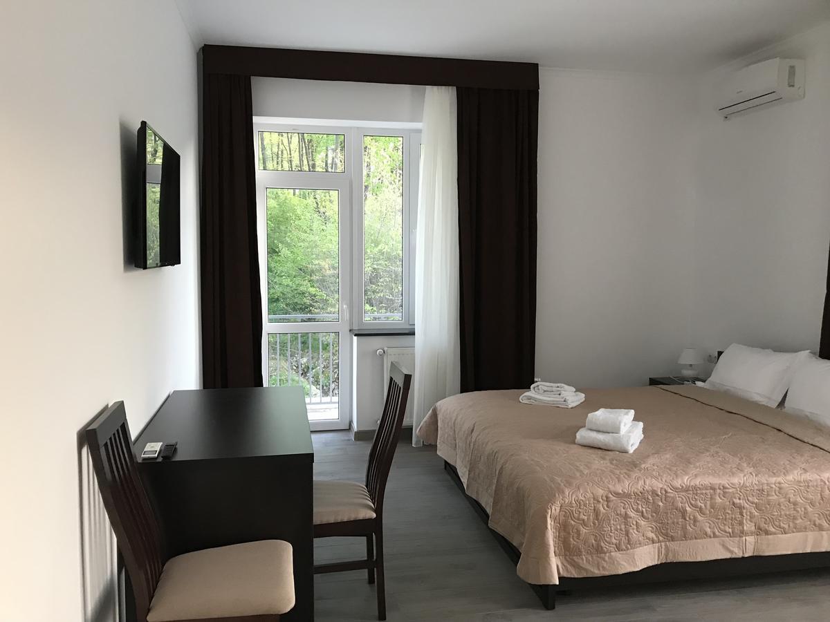 Neopolis Hotel Polyana  Bagian luar foto