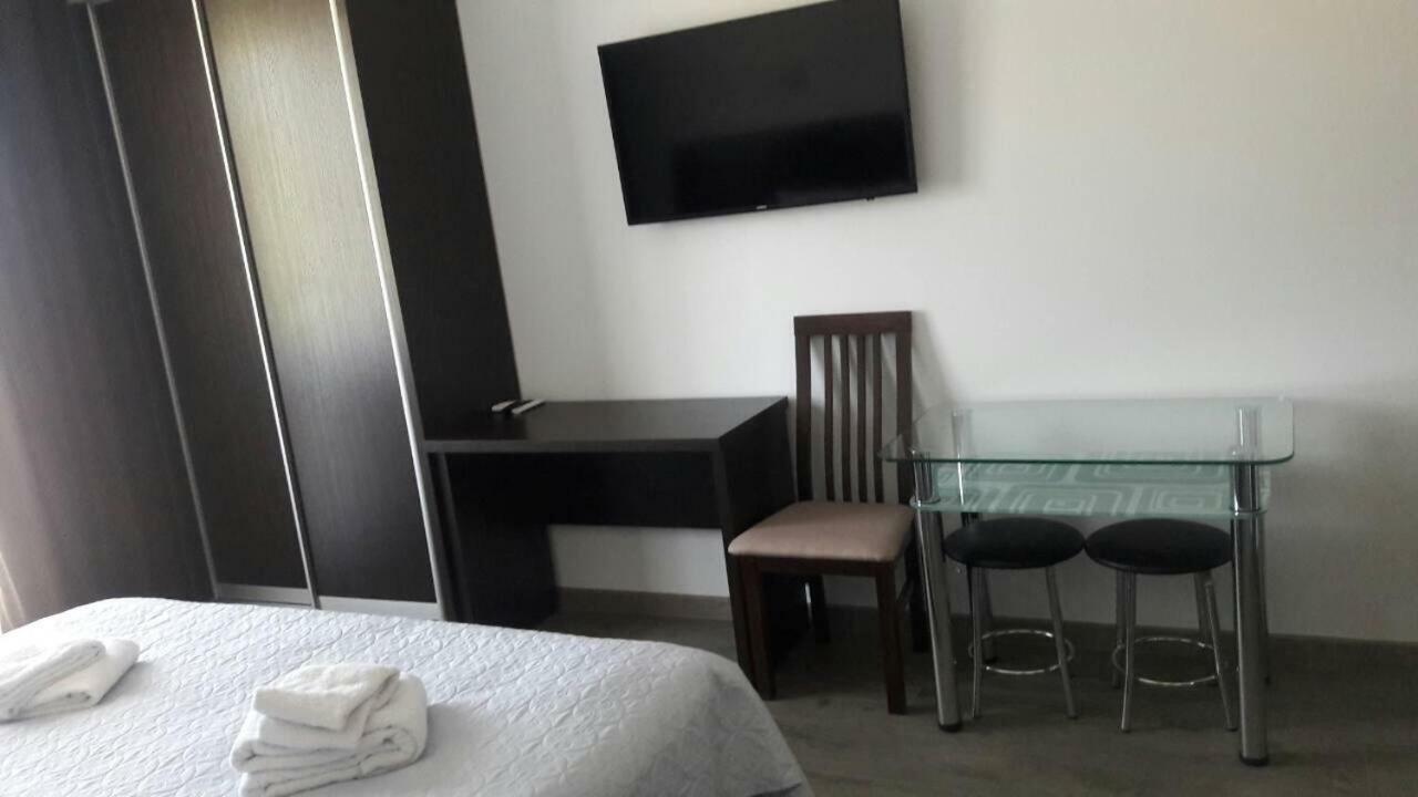 Neopolis Hotel Polyana  Bagian luar foto