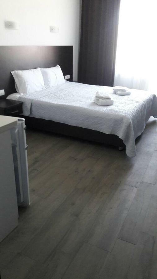 Neopolis Hotel Polyana  Bagian luar foto