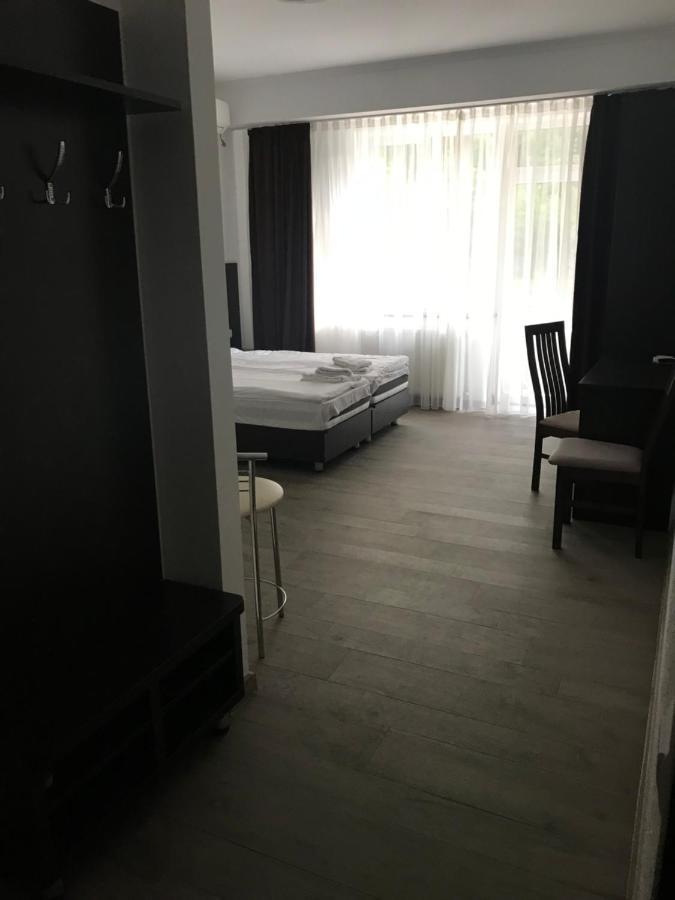 Neopolis Hotel Polyana  Bagian luar foto